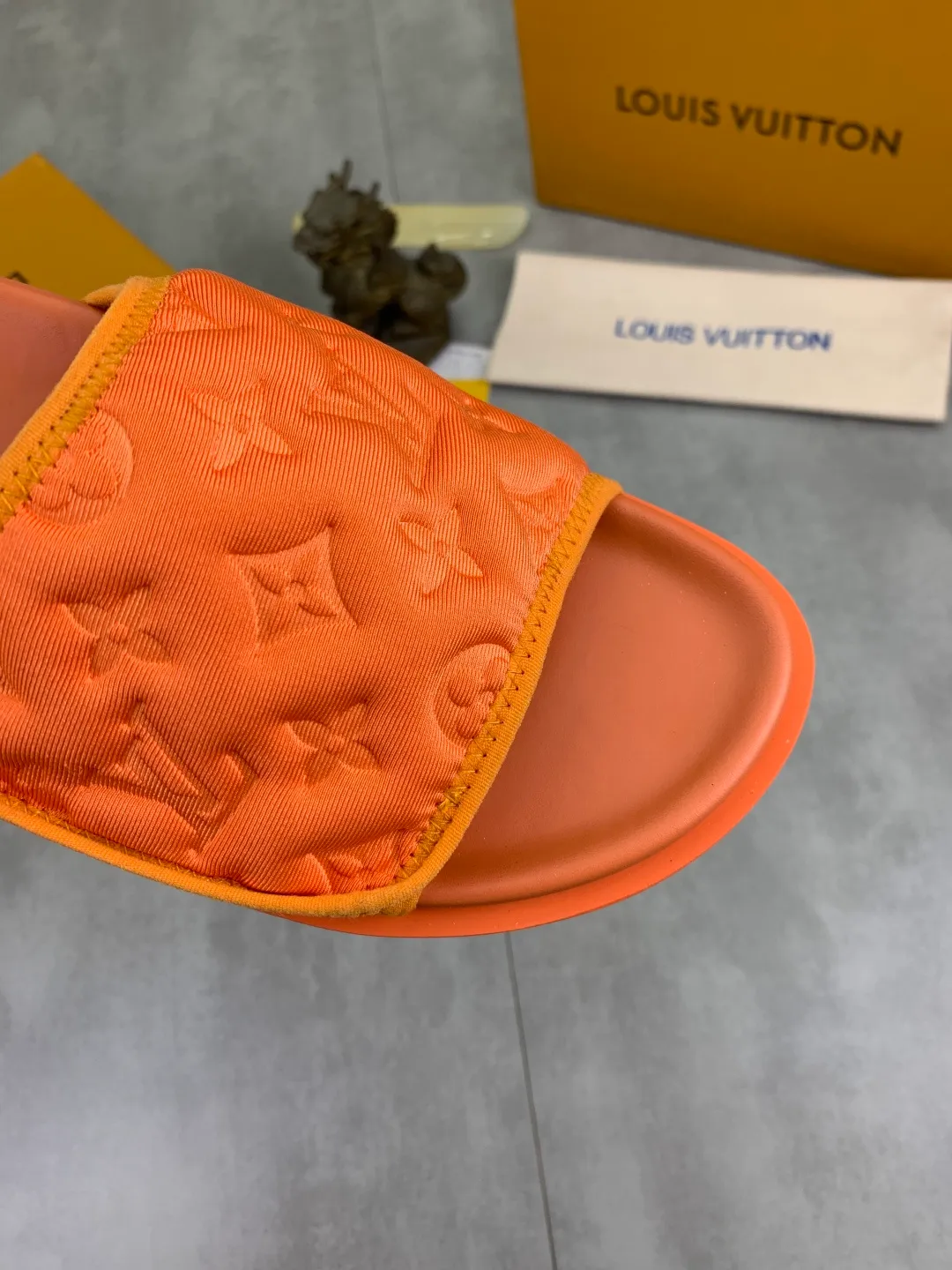 Men's shoes 💰P320 💰[New style]🆘 Original quality [LOUIS VUITTON] The popular Louis Vuitton LV men's slippers on the official website are on sale simultaneously! Original fabric imported from Italy, original factory special supply, code number: 38-44 (45 customized), many colors available